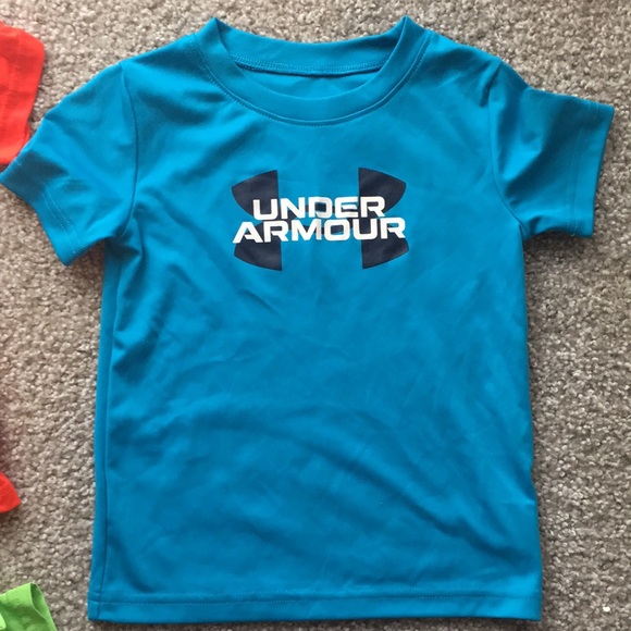 T-Shirt Bundle (2-under armour,1-healthtex,1-buzzer beater) Size 3T - Picture 3 of 5
